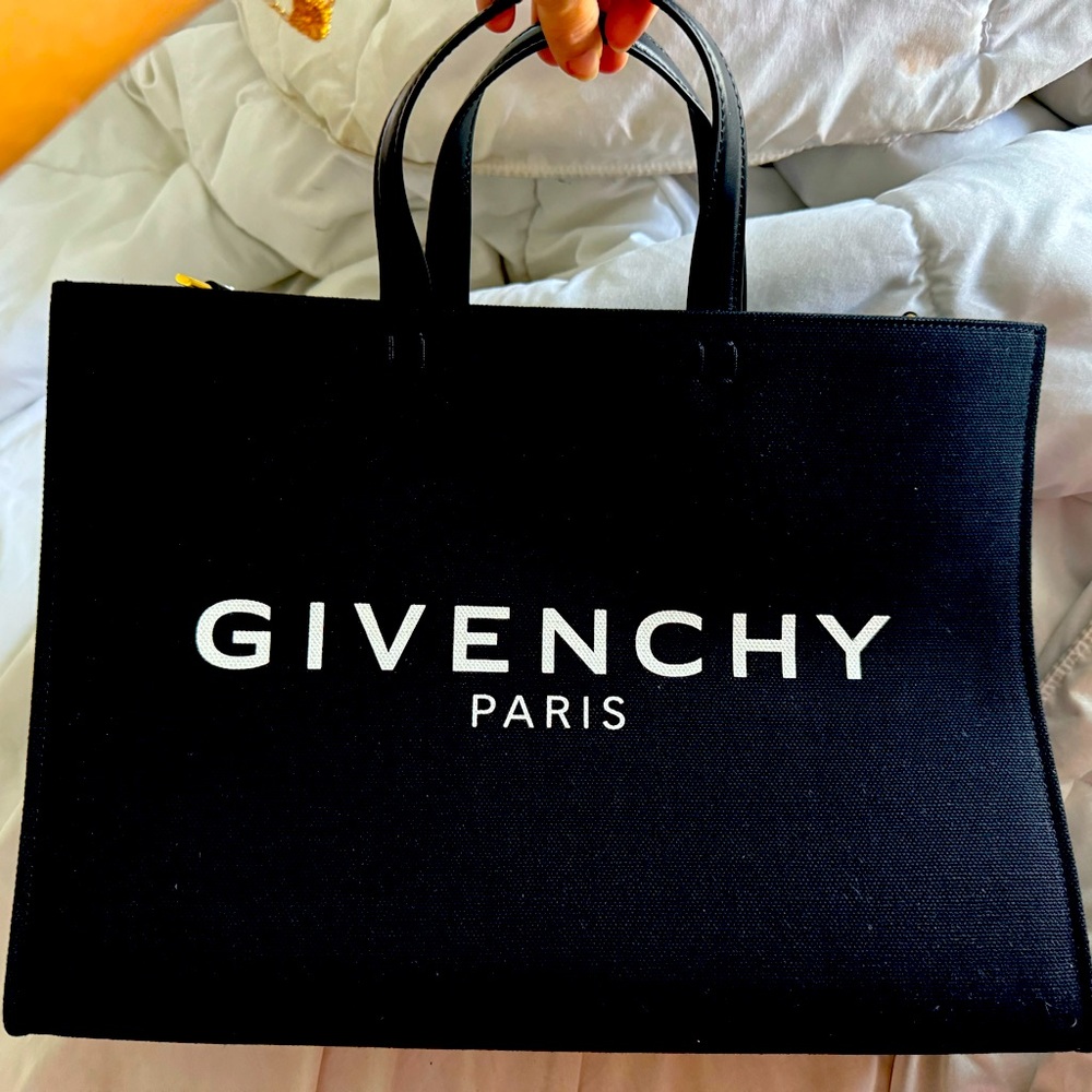 Givenchy medium tote bag. Brand new with tags. 🏷️